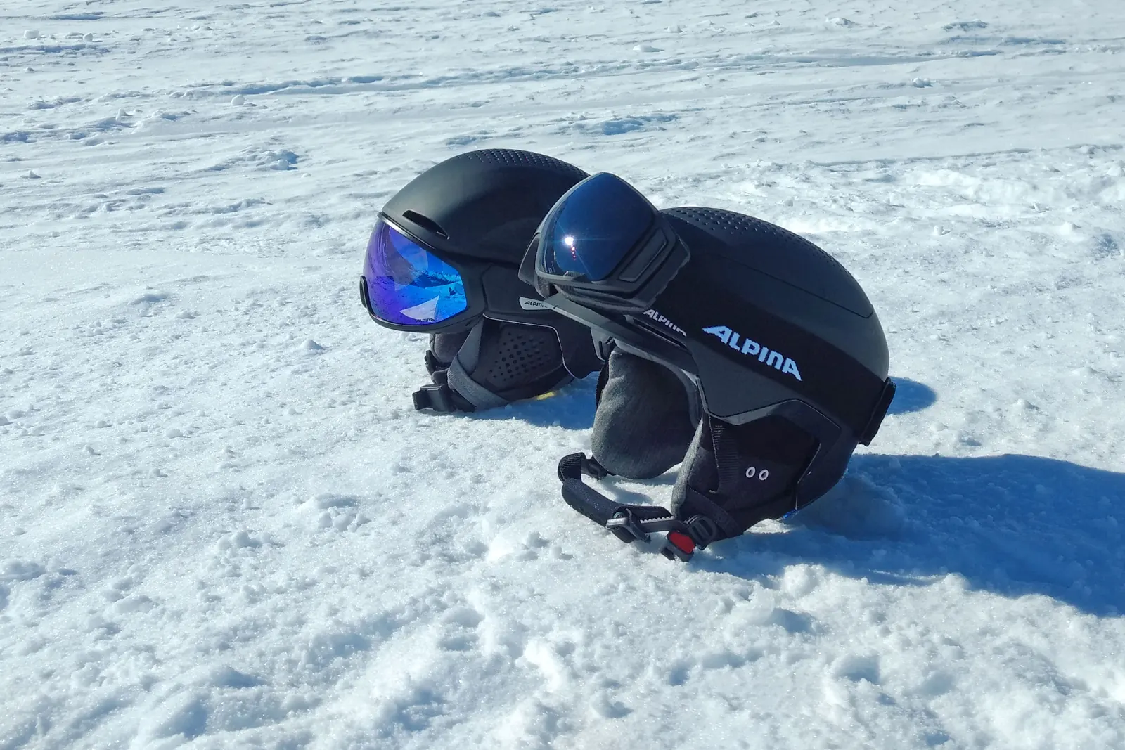 "Visierhelm oder Skihelm mit Brille? ALPINA im Vergleich"