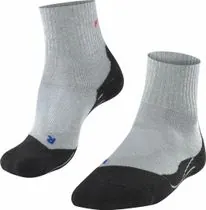 Graue FALKE TK2 Explore Cool Short mit kurzem Schaft und dunklen Zonen an Ferse und Zehen