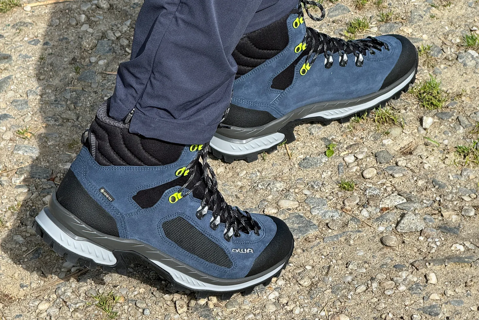 "LOWA Corvara GTX Mid: ein Wanderschuh für längere Touren"