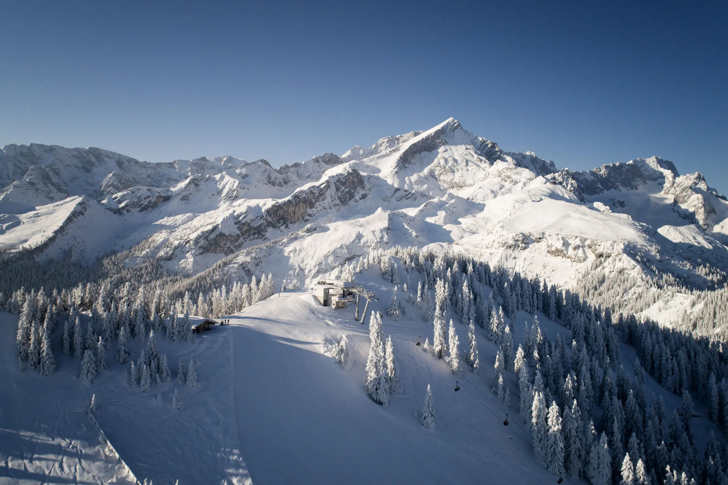Winter in Garmisch-Partenkirchen & Zugspitze: Drohnenblick Skigebiet Garmisch-Classic, Alpspitze und Wetterstein