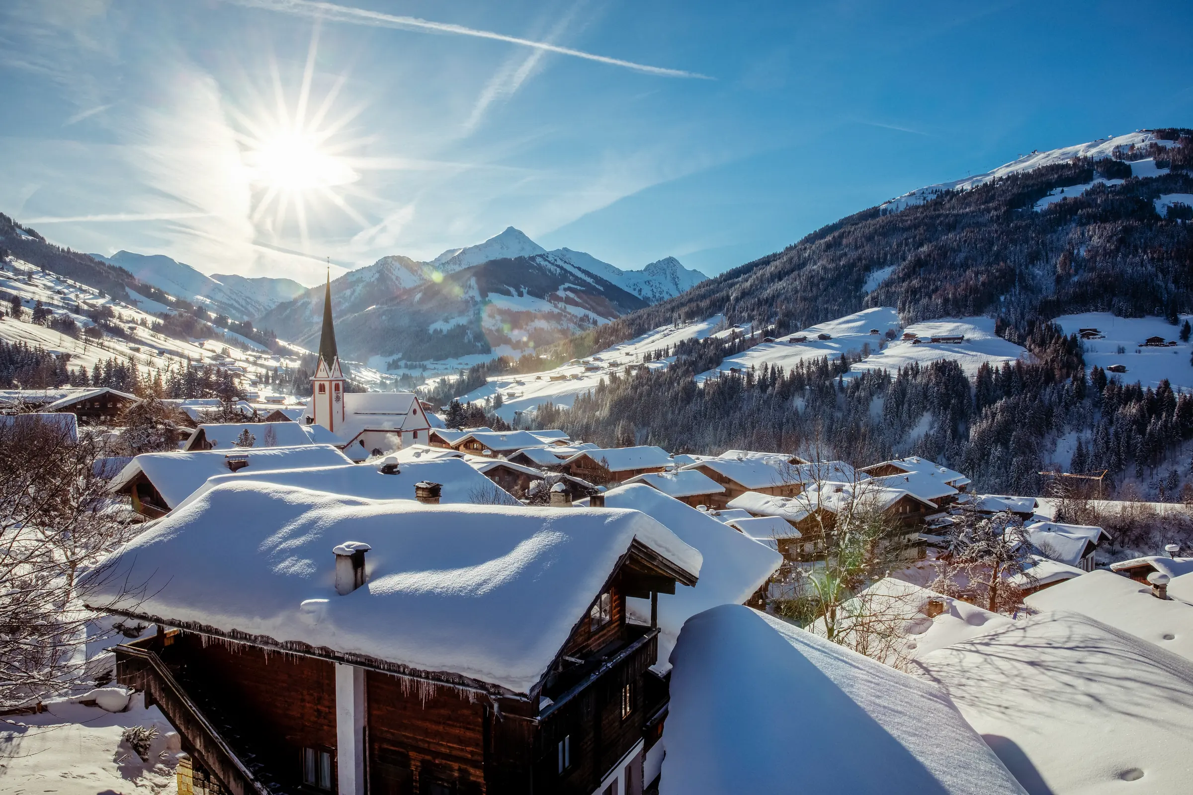Winter in Ski Juwel Alpbachtal Wildschönau: Winterlandschaft in Alpbach mit Kirchturm