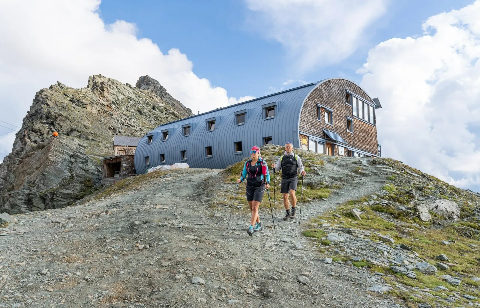 Wanderer an der Stüdlhütte über dem Ködnitztal