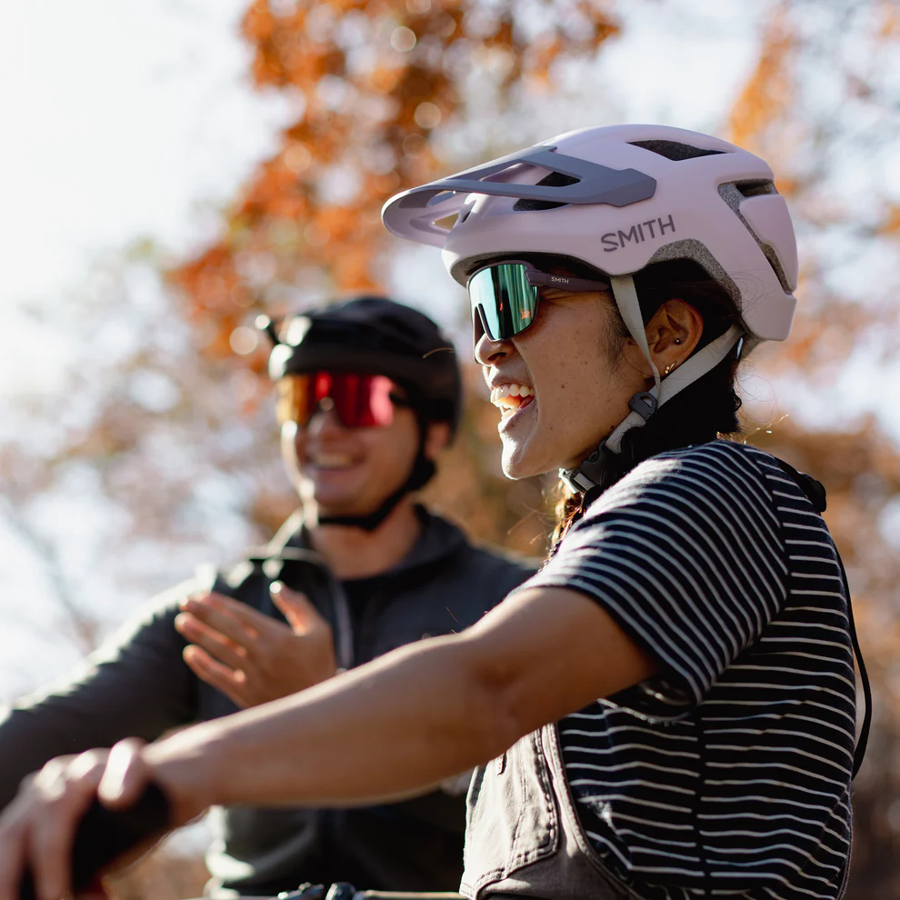 pilot-mips-helmets_matteAura_lifestyle02