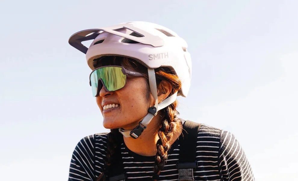 pilot-mips-helmets_matteAura_lifestyle04