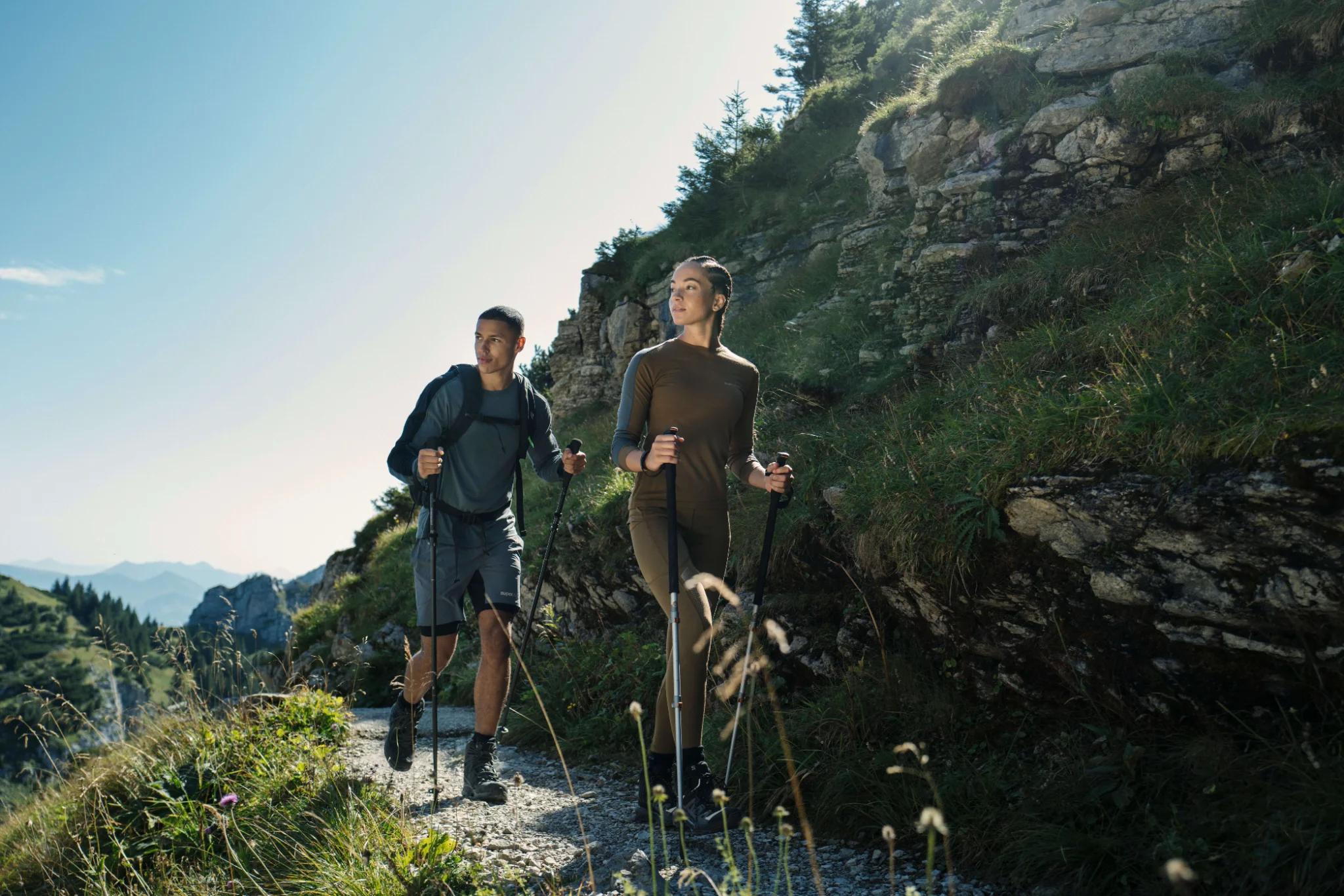 Merino im Sommer: Wie super.natural Shirts Funktion und Style verbinden