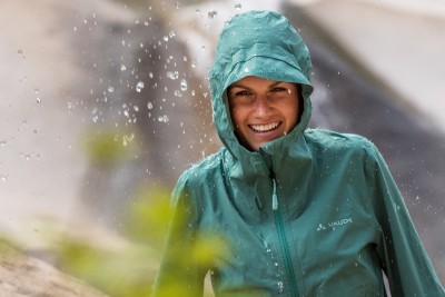 The hydrostatic head indicates how waterproof fabris are. (© Vaude)